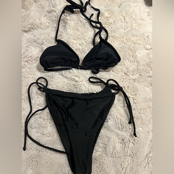 Black string bikini - Picture 2 of 4